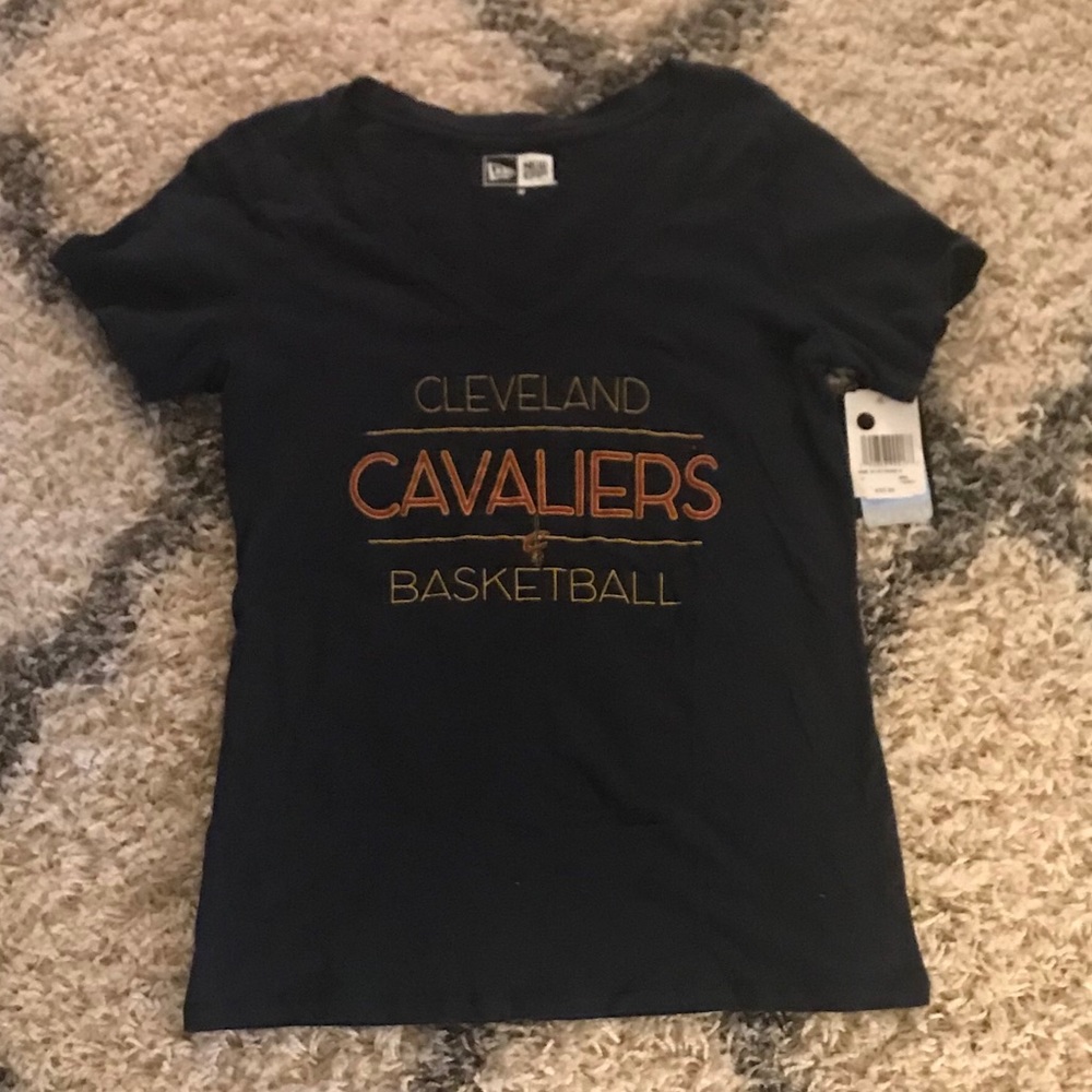 NWT Cleveland Cavs v-neck t-shirt